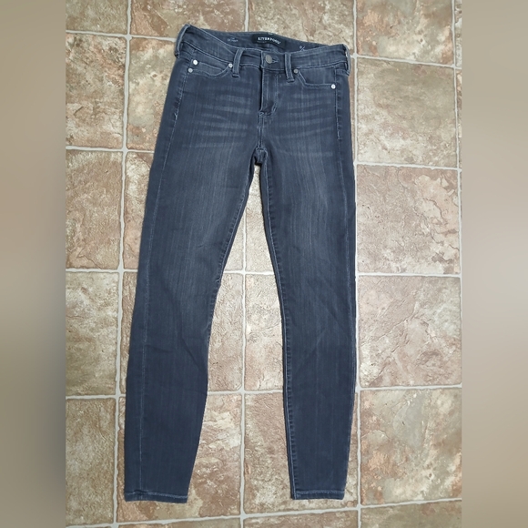 Liverpool Denim - "Like New" Liverpool "The Skinny" Soft Black Distressed Jeans Size 0/25